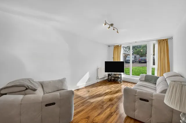 Upper Richmond Road West, London, SW14, photo 3