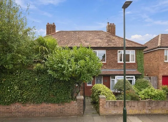 Murray Road, Ham, TW10, photo 1