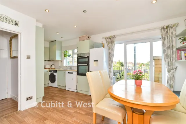 Carlyle Avenue, Brighton, BN2, photo 3