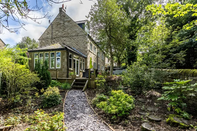 Lee Bottom Road, Todmorden, photo 2