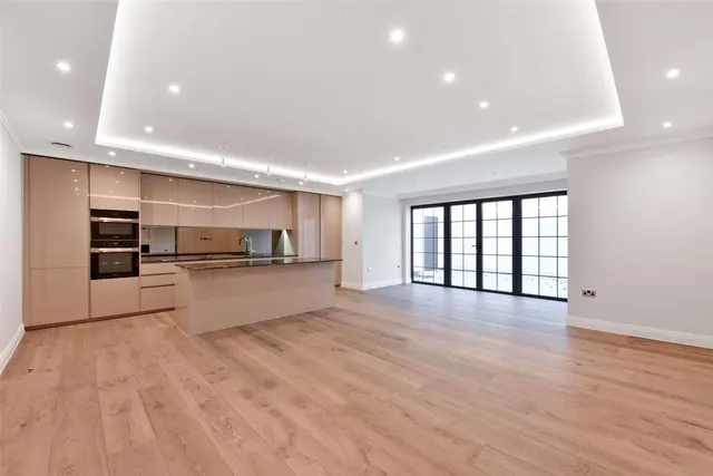 Photo 2 — Wellington Court, 66 Penn Road, Beaconsfield, Buckinghamshire, HP9 2LS