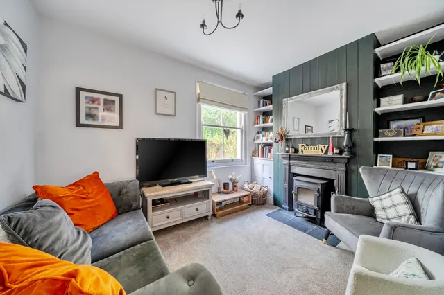 Photo 3 — Hamlash Lane, Farnham, GU10