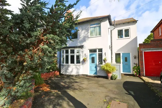 Delves Crescent, Walsall, WS5, photo 1