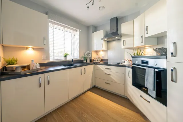 Photo 3 — Yelland Place, Tadley, RG26