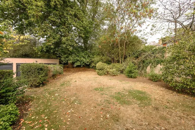 Lymington Court, Wimbledon, SW19, photo 2