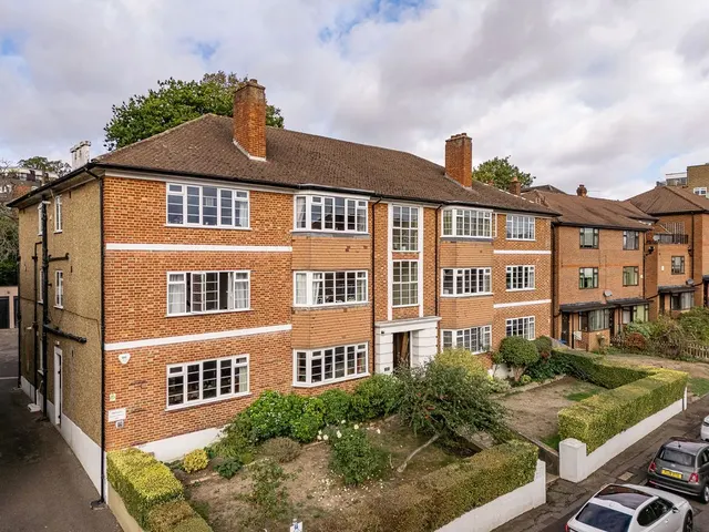 Lymington Court, Wimbledon, SW19, photo 1
