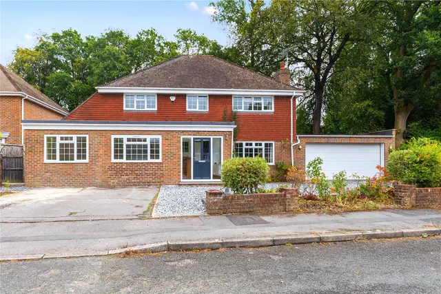 Tudor Close, Grayshott, GU26, photo 1