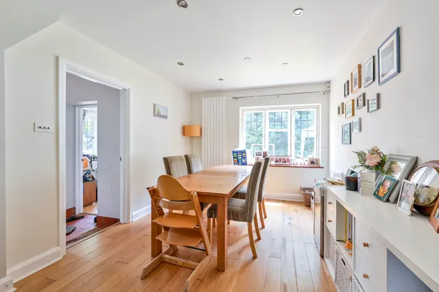Photo 3 — 1 Conford Drive, Guildford
