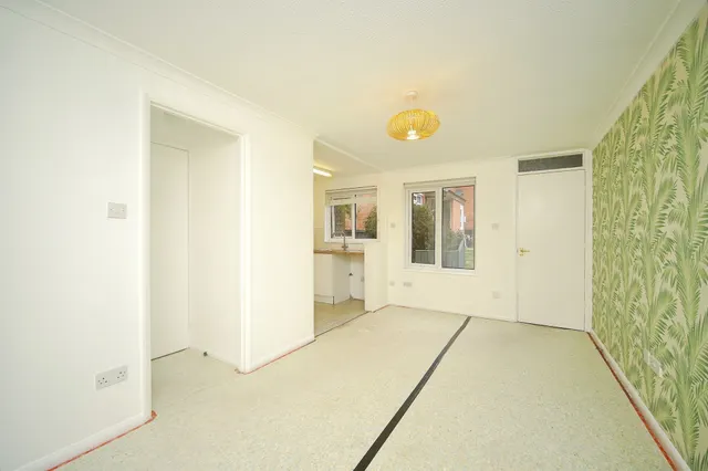Allington Close, Taunton, TA1, photo 2