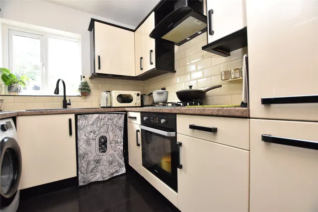 Manor Road, Churwell, LS27, photo 2