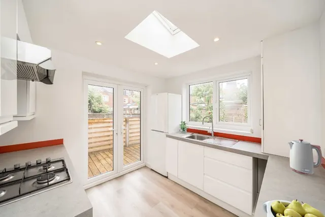 Strathville Road, SW18, photo 3