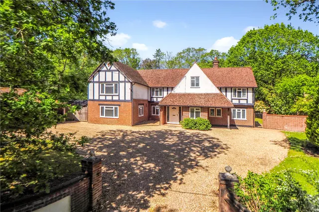 Hensting Lane, Fishers Pond, SO50, photo 1