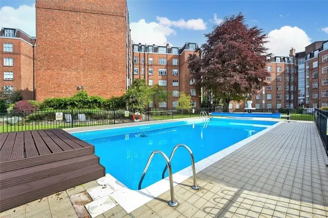 Sutton Lane North, London, W4, photo 1