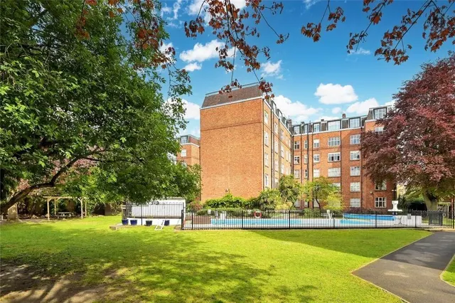 Sutton Lane North, London, W4, photo 2