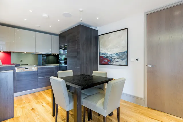 Photo 2 — 7 Searle House, Cecil Grove, London