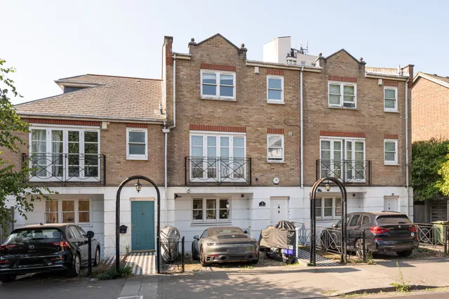 Photo 3 — 2 Woodlands Terrace, Rodenhurst Road, London