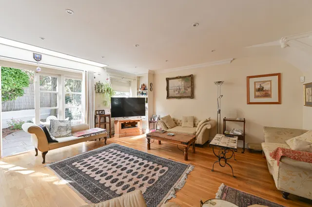 2 Woodlands Terrace, Rodenhurst Road, London, photo 1