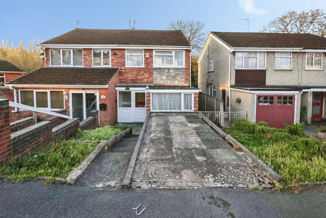 Chelford Crescent, Kingswinford, photo 1