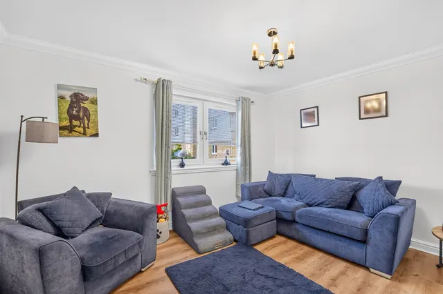 Newlands Court, Bathgate, EH48, photo 2