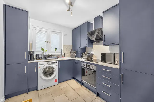 Newlands Court, Bathgate, EH48, photo 3