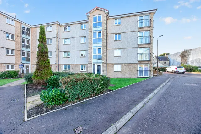 Newlands Court, Bathgate, EH48, photo 1
