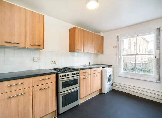 Photo 3 — Hannell Road, Fulham, SW6