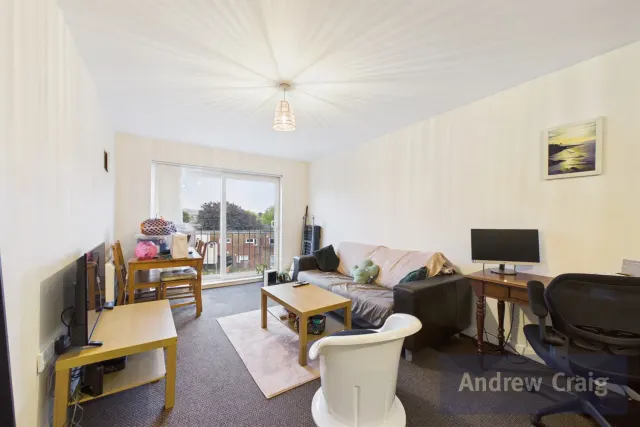 Appletree Court, Gateshead, NE8, photo 2
