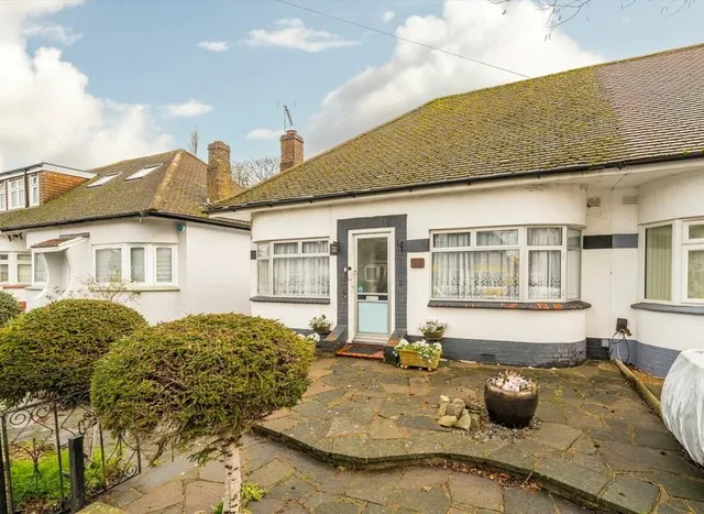 Rosecroft Gardens, Twickenham, TW2, photo 1