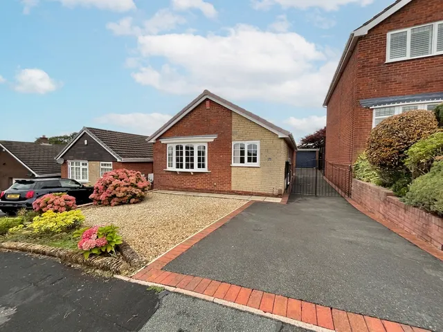 Meakin Avenue, Newcastle, ST5, photo 1