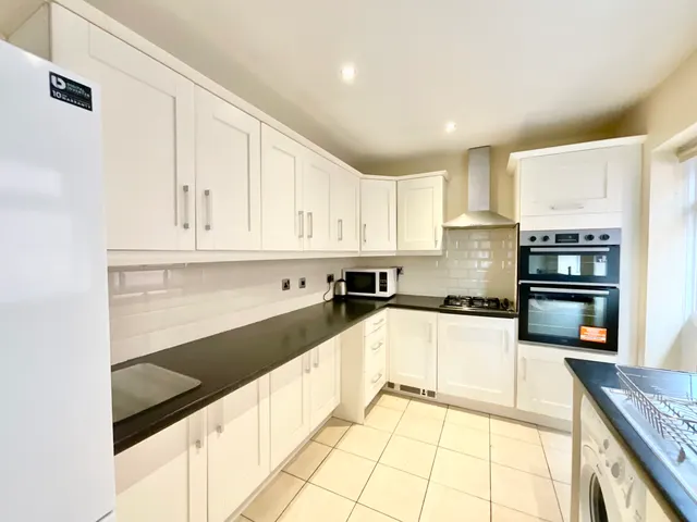 Meakin Avenue, Newcastle, ST5, photo 3