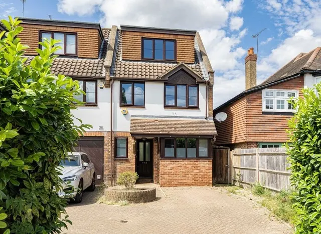 Wellington Road, Hampton Hill, TW12, photo 1
