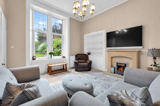 Photo 3 — 128 Albert Road, Crosshill, G42 8UF