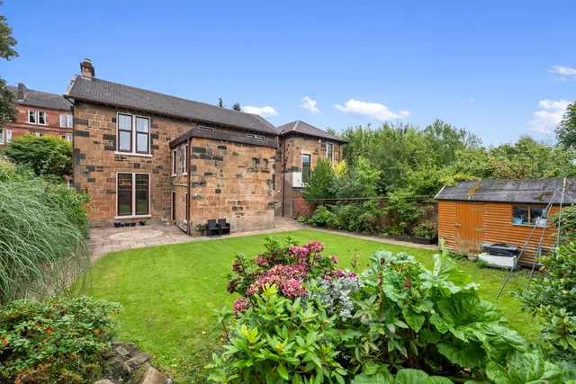 Photo 2 — 128 Albert Road, Crosshill, G42 8UF