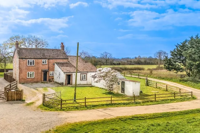 Stables and Five Acres off Merry Lane, East Huntspill, TA9, photo 1