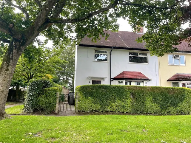 3 bedroom house — The Mount Hale Barns, Altrincham WA15 8SZ