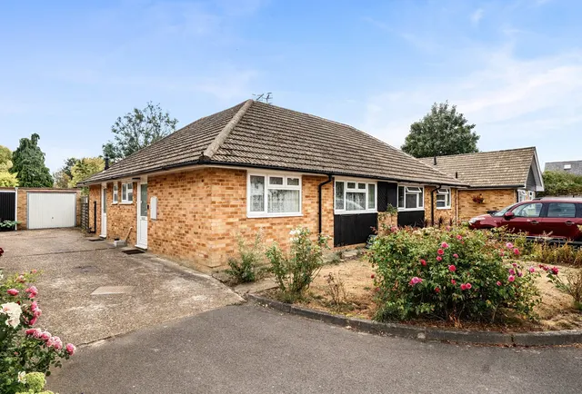 Orchard Close, Surrey, Horley Row, RH6 8BD, photo 1