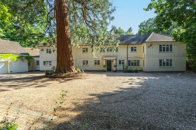 Hadley Reading Road North, Fleet, GU51 4HT, photo 1