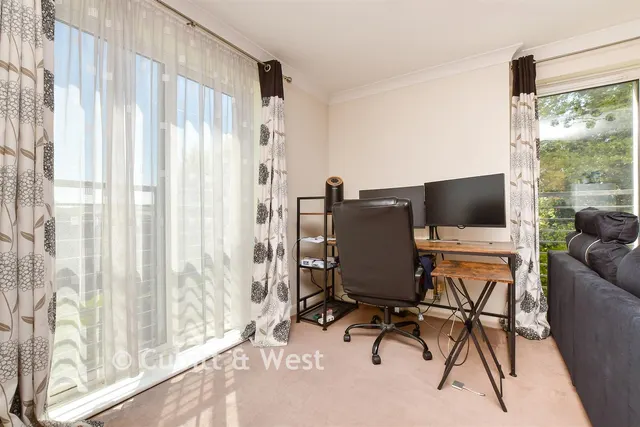 Buffers Lane, Leatherhead, KT22, photo 3