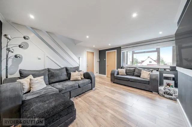 Kendal Drive, Shaw, OL2, photo 3