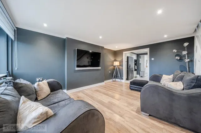 Kendal Drive, Shaw, OL2, photo 2