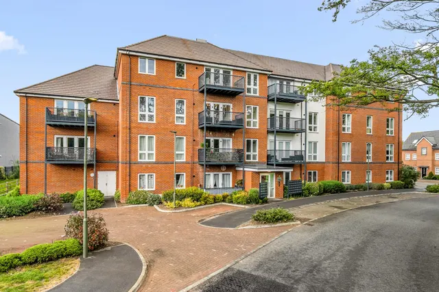 Blackbess Lane, Chertsey, KT16, photo 1