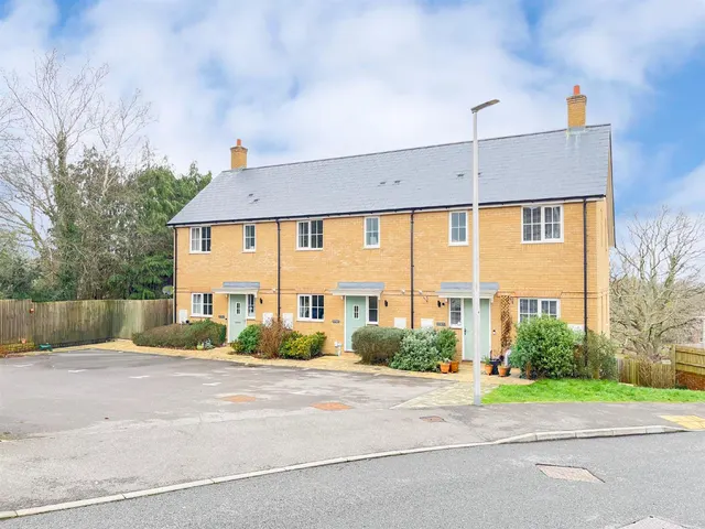 Millennium Way, Heathfield, TN21 0FP, photo 1