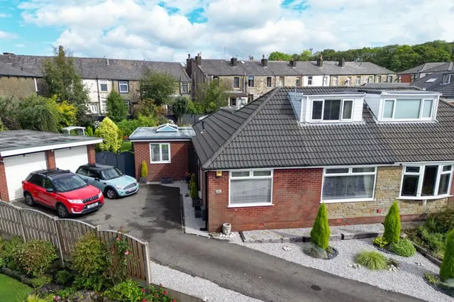 Ladyhouse Close Milnrow, Rochdale OL16 4EB, photo 1