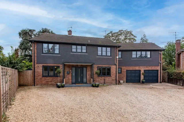 Gorselands, Newbury, RG14, photo 1