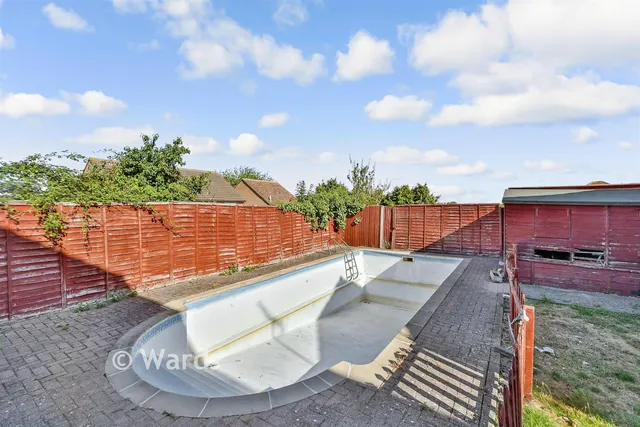 Waverley Avenue, Minster On Sea, ME12, photo 2