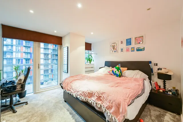 London, E14, photo 3