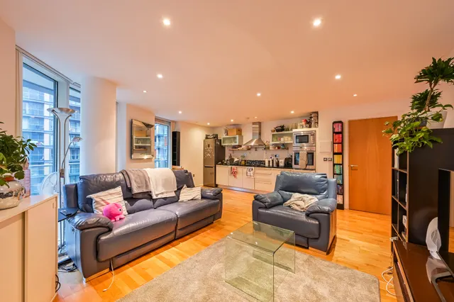 London, E14, photo 1