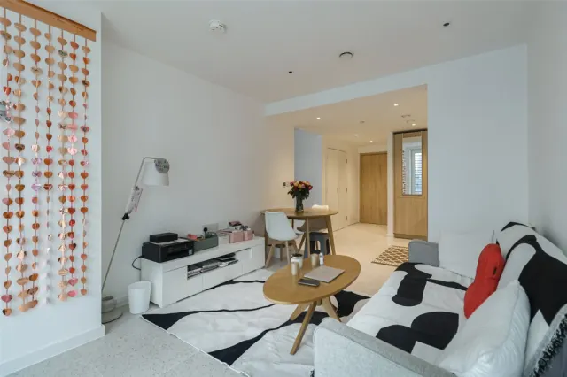 Cendal Crescent, Whitechapel, E1, photo 3