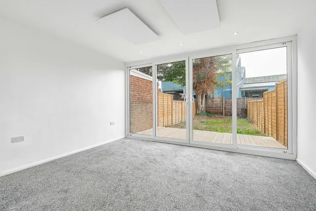 Harcourt Close, Egham, TW20, photo 2