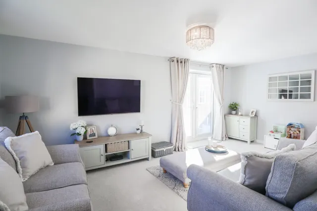 Rutherford Close, Calne, photo 2